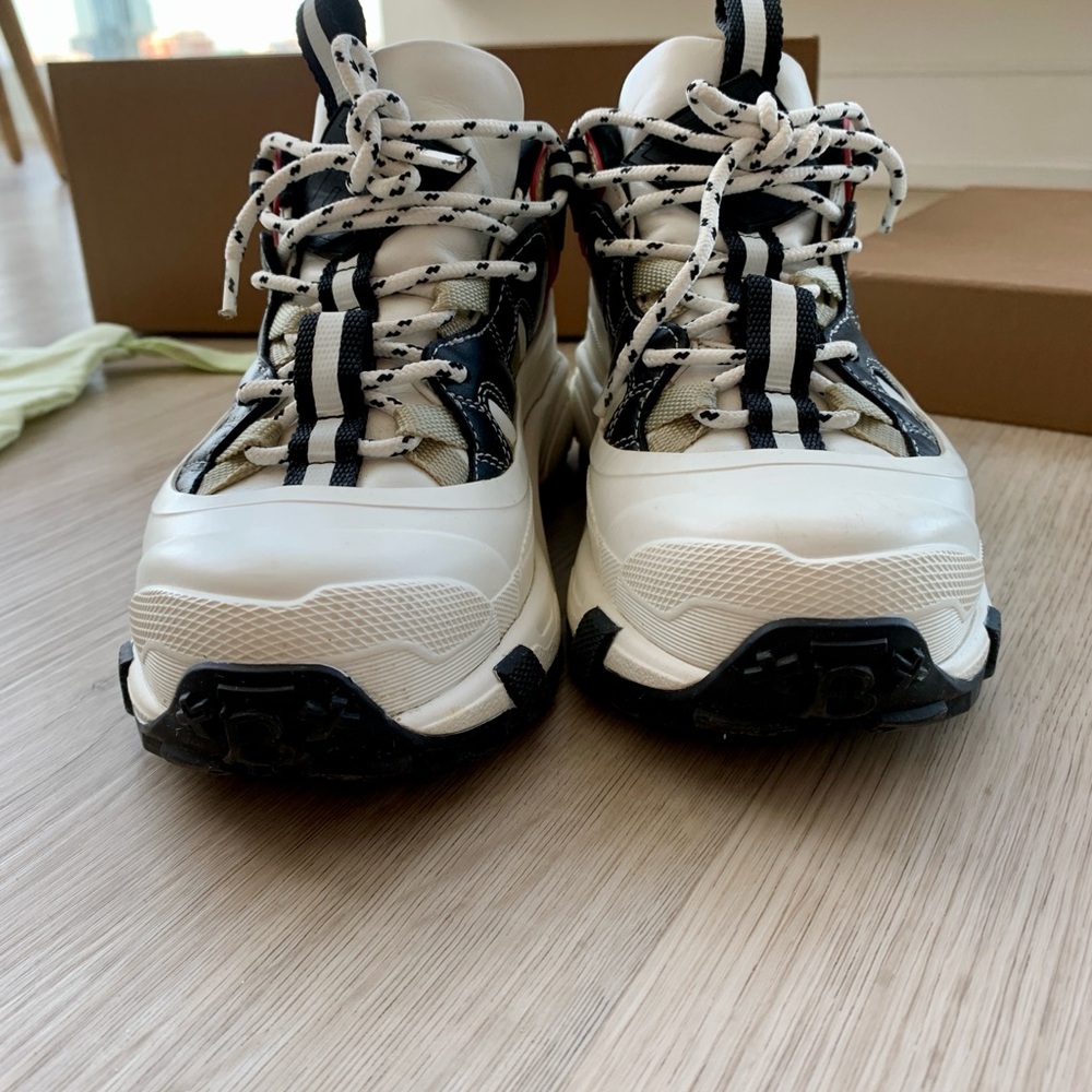 Burberry White Icon Stripe Arthur Sneakers - Picture 8 of 11